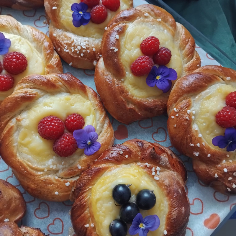 Torikahvila-leivonnaiset